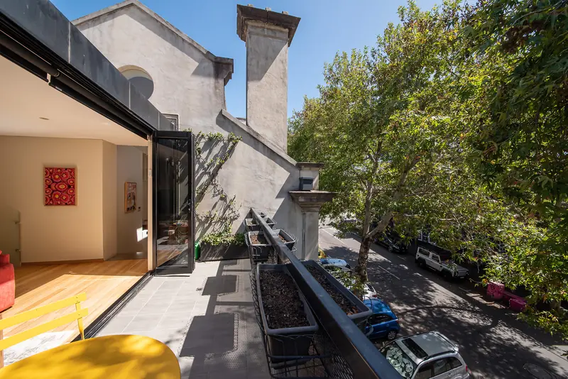 Terrace outlook over the plane trees of Stanley Street